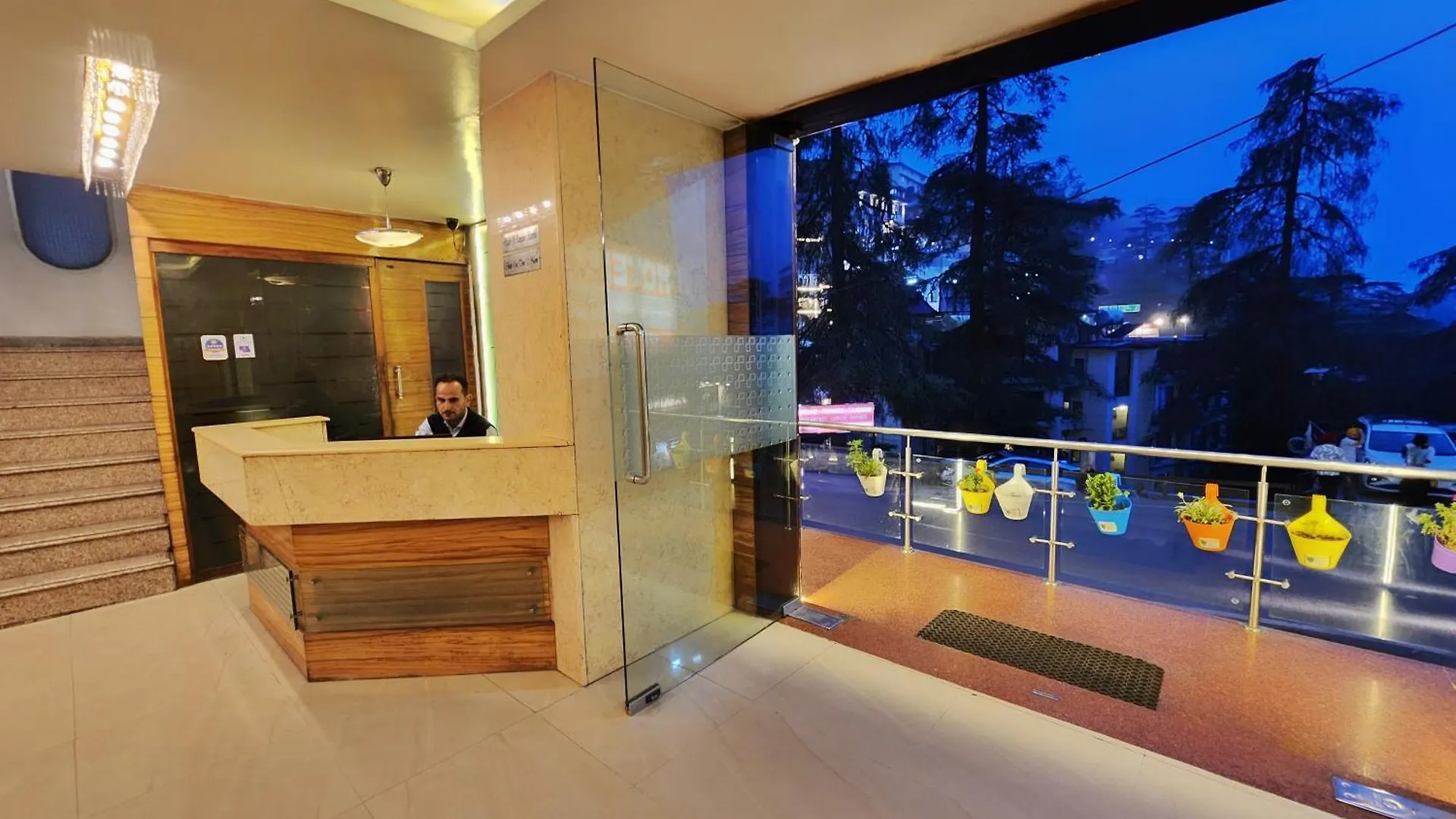 Hotel Surya Σίμλα